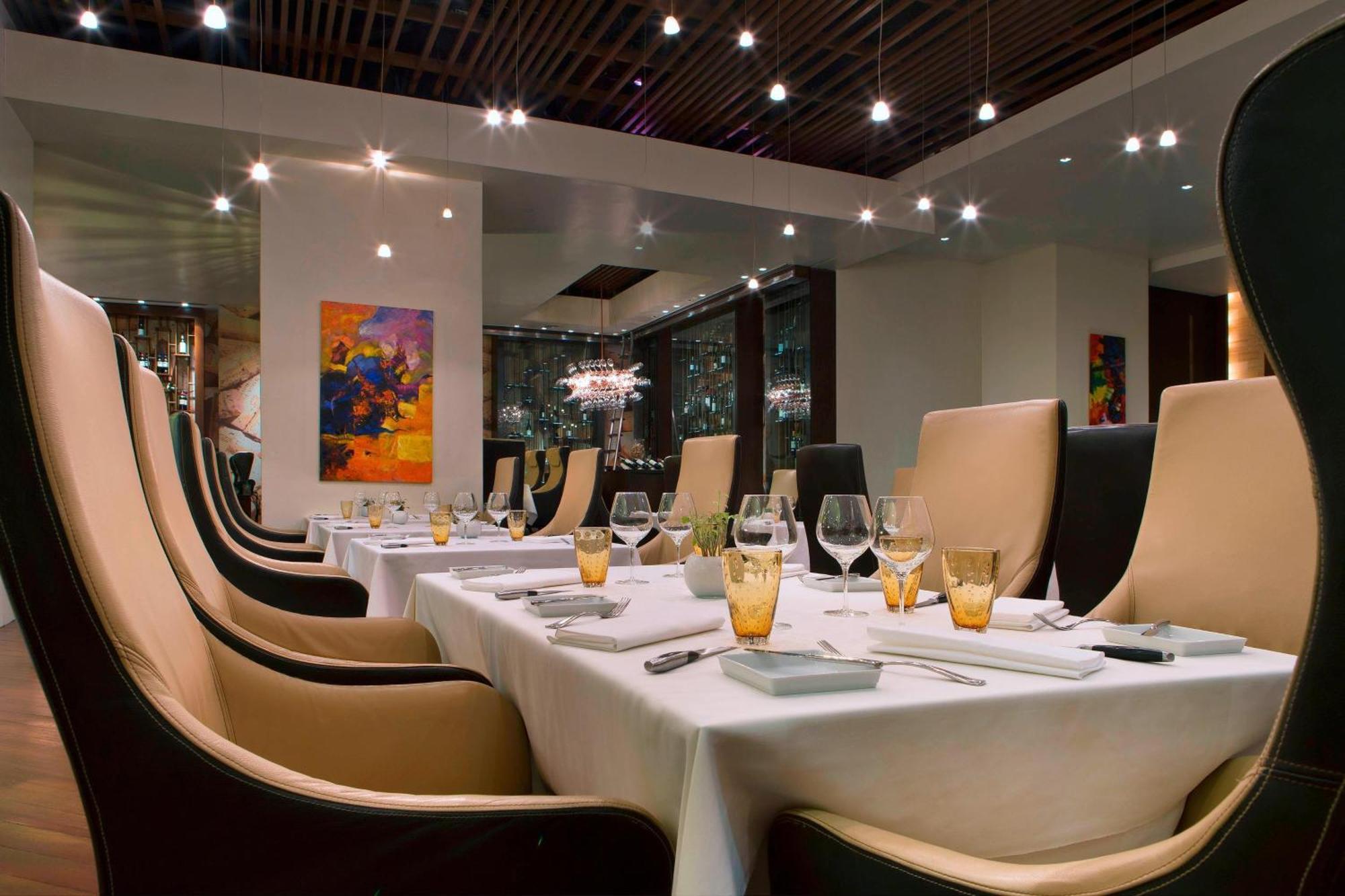 Le Meridien Kuala Lumpur Exterior photo Restaurant