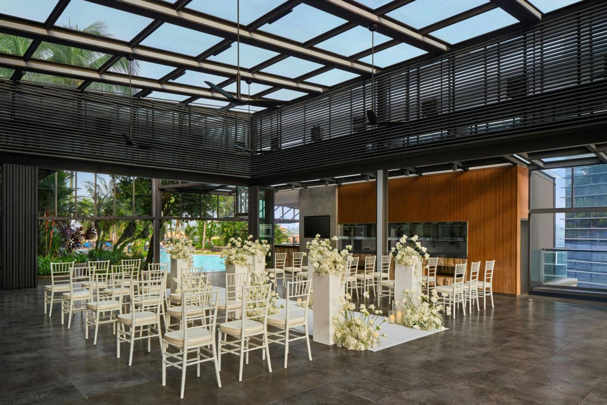 Le Meridien Kuala Lumpur Exterior photo The Glasshouse