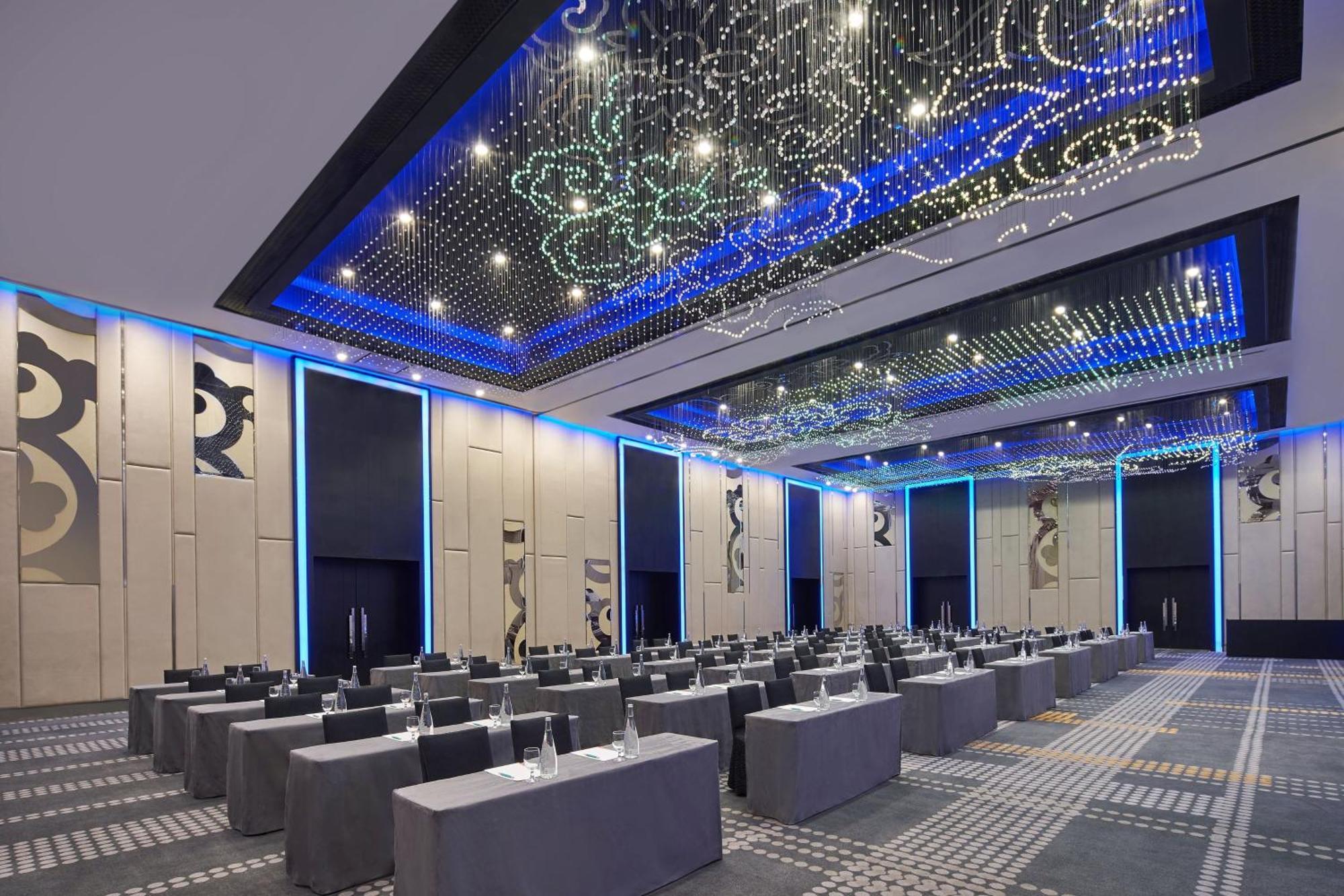 Le Meridien Kuala Lumpur Exterior photo The 1000-seat conference hall