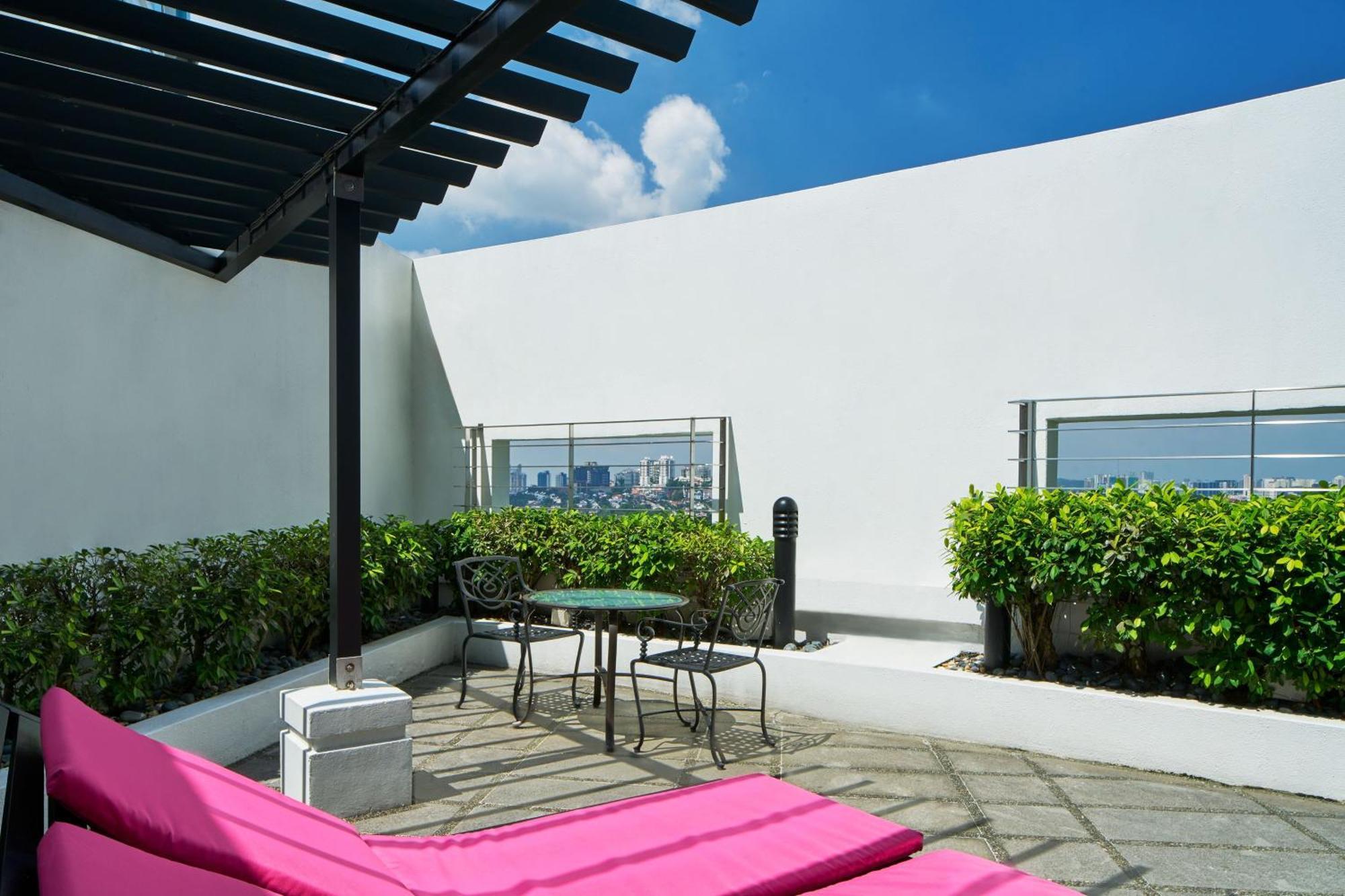 Le Meridien Kuala Lumpur Exterior photo Rooftop terrace