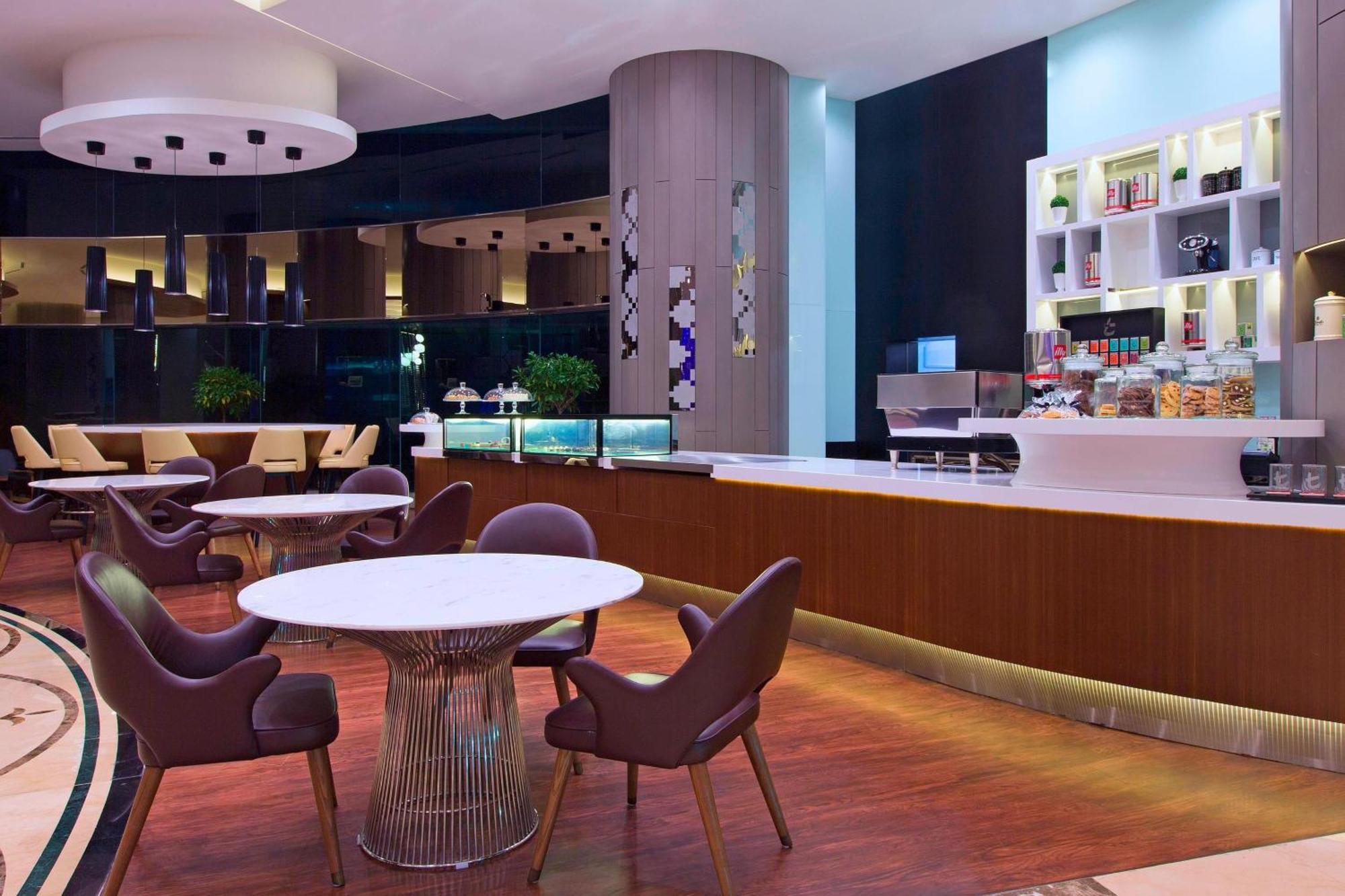 Le Meridien Kuala Lumpur Exterior photo The lounge at the airport