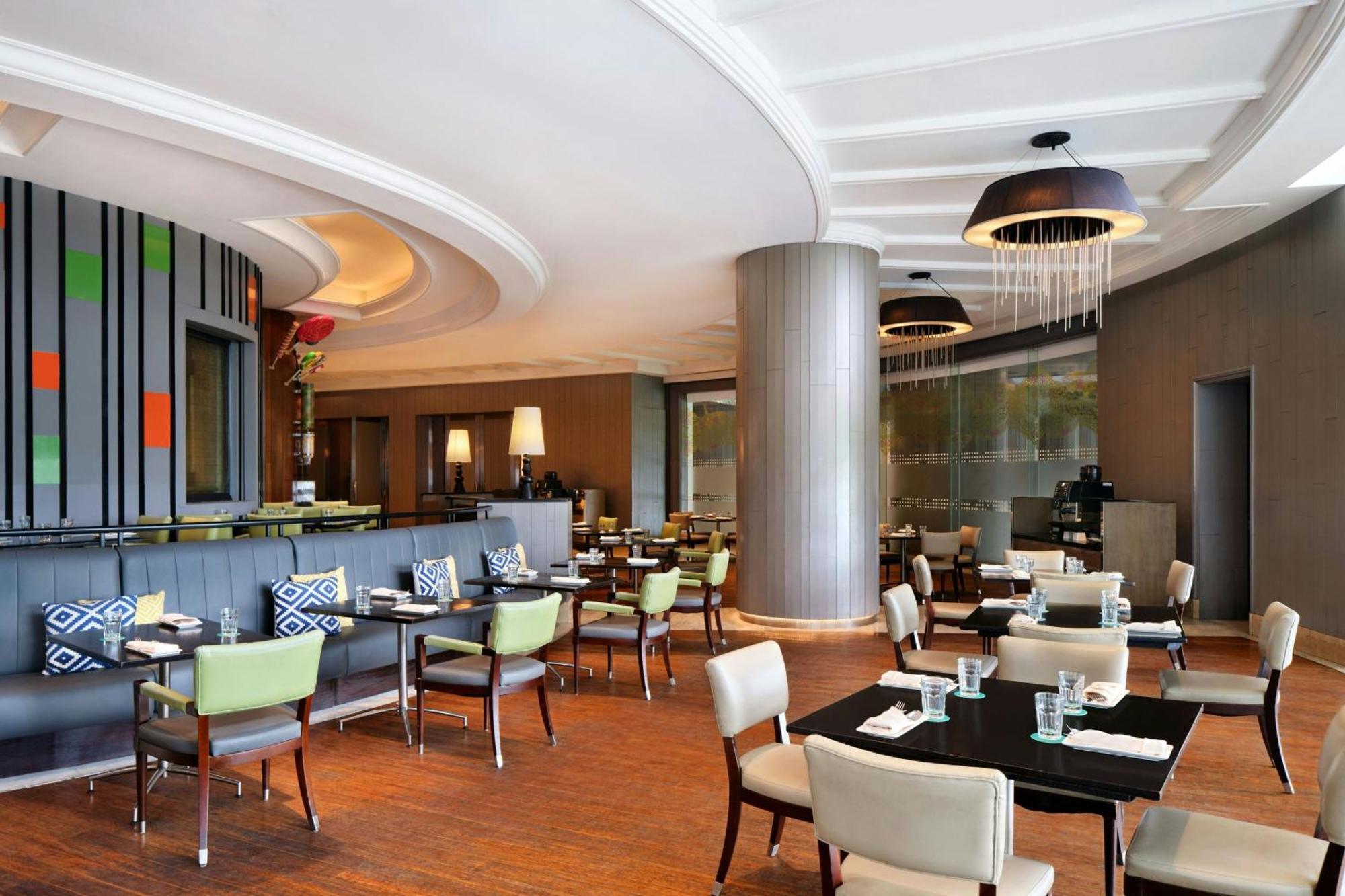 Le Meridien Kuala Lumpur Exterior photo The restaurant