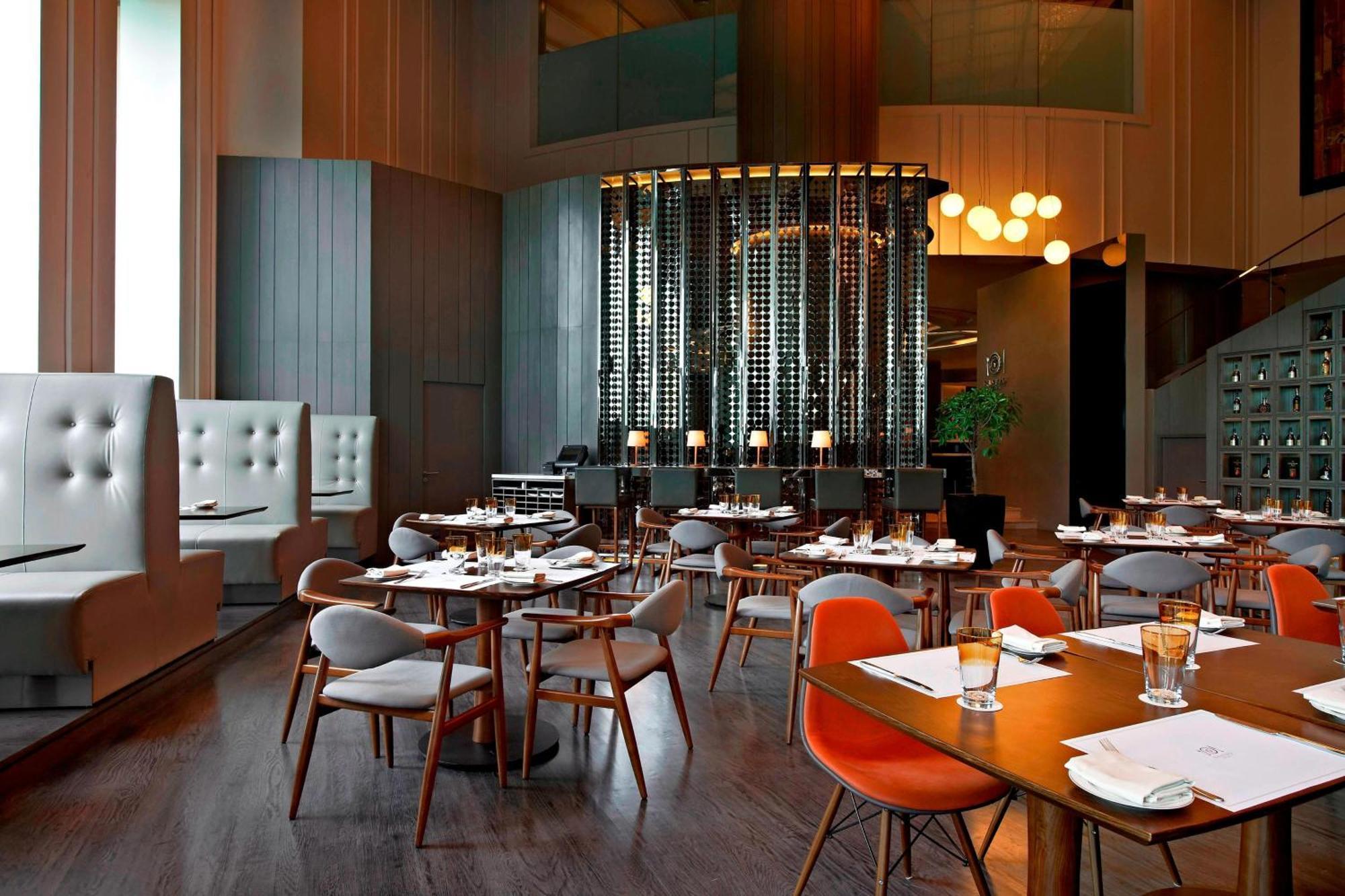 Le Meridien Kuala Lumpur Exterior photo The interior of the restaurant