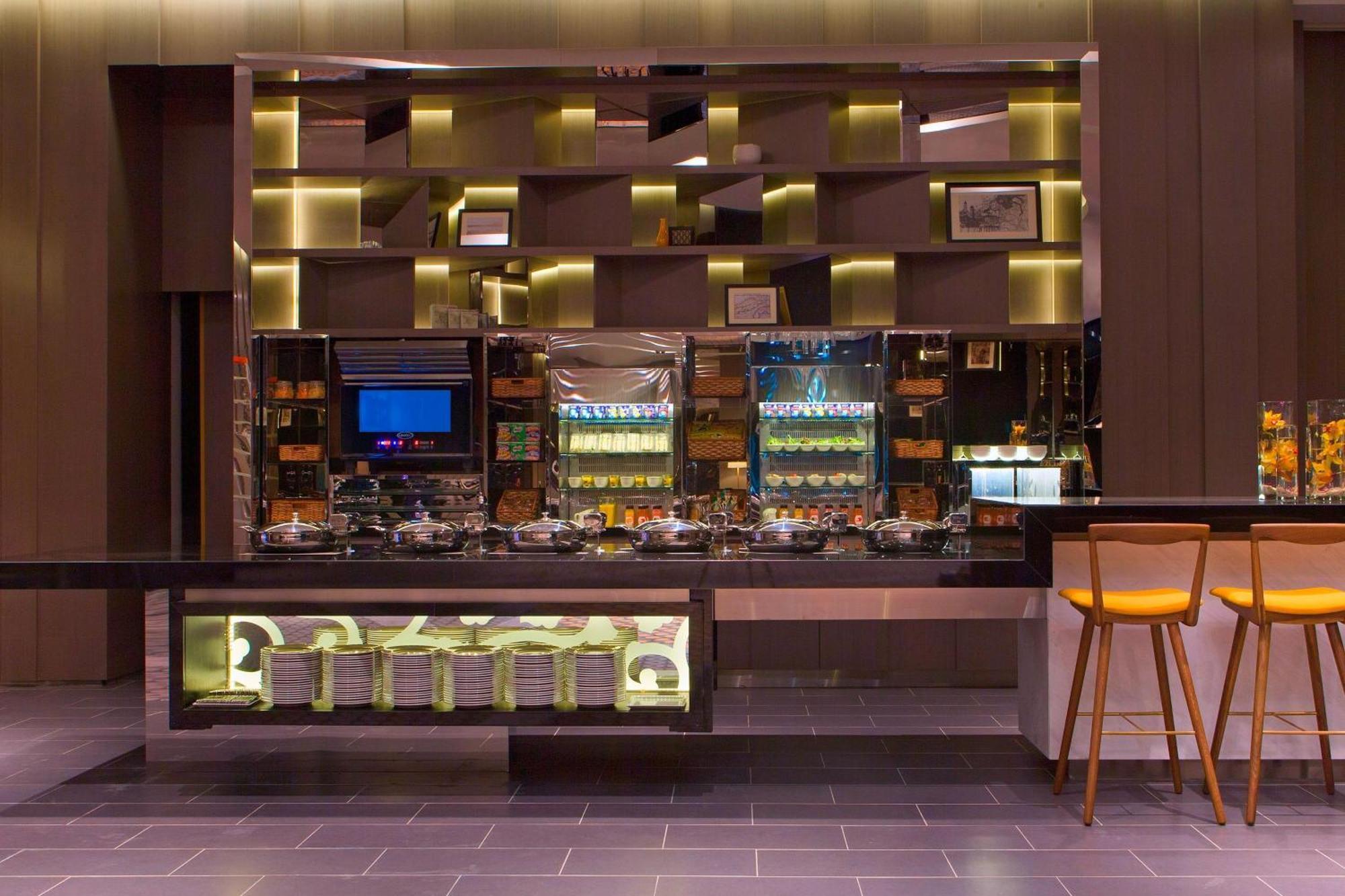 Le Meridien Kuala Lumpur Exterior photo The bar at the lounge